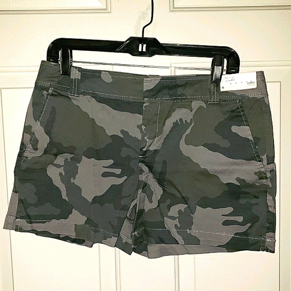 New York & Co Hampton Camouflage Short, Size 6